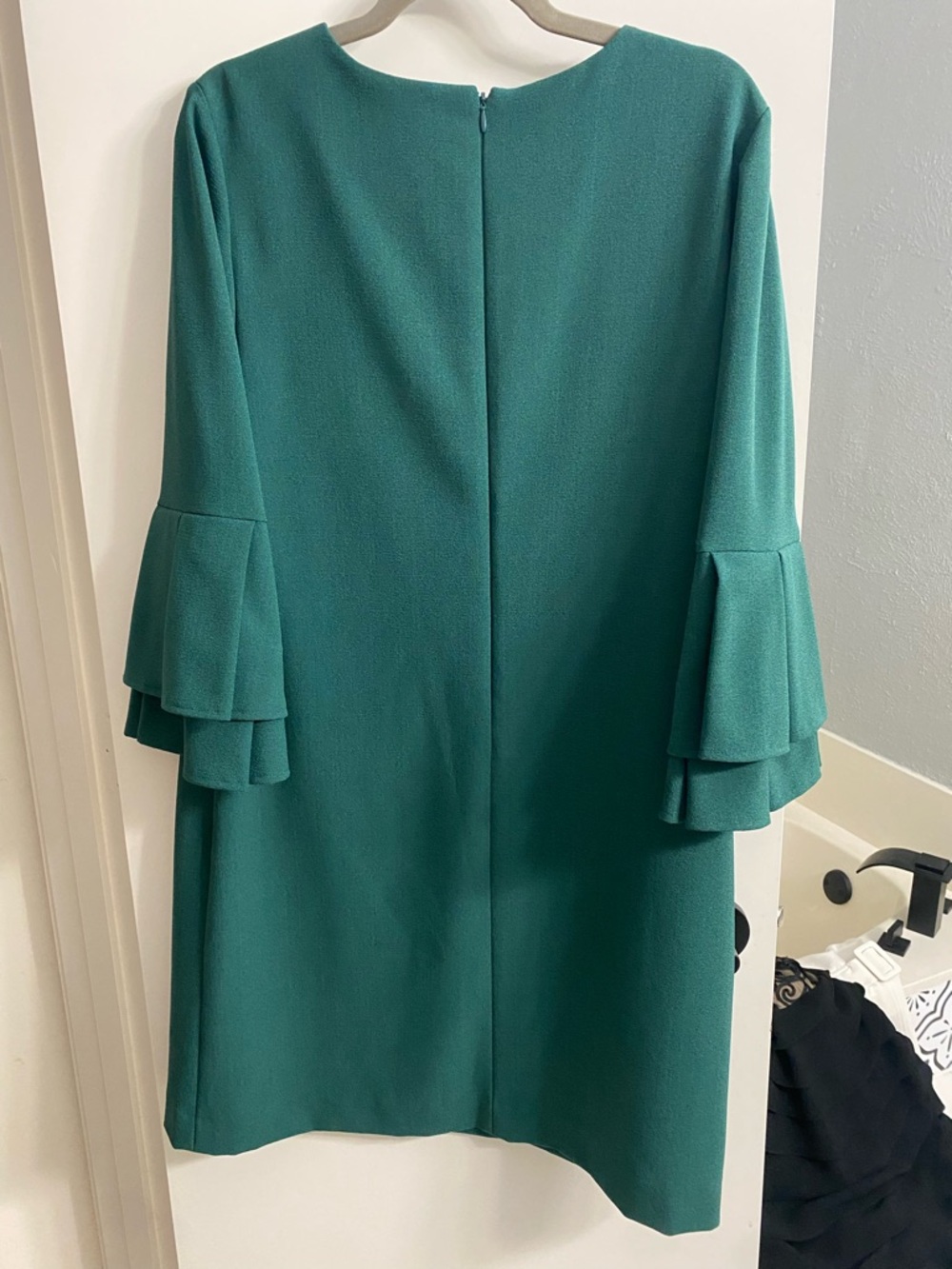 Alex Marie Green‎ V-Neck Lined Mini Dress with Tiered Pleated Bell Sleeves Sz 10 - Picture 3 of 11